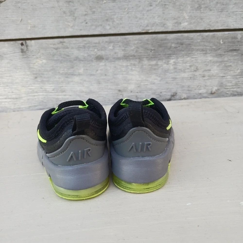 Nike Air Max Motion AQ2744 011 Black/ Green Baby Toddler Size 2C‎ Slip On